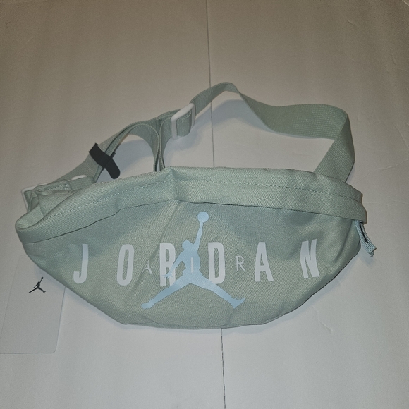 Nike Jordan Crossbody Waist Bag/Hip Pack Unisex Small (Pistachio Frost) - Picture 7 of 12